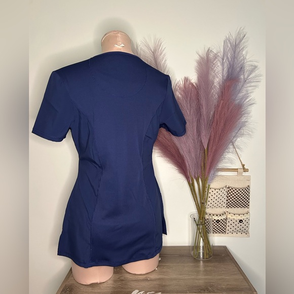 Cherokee Women's Blue Infinity Round Neck Scrub Top in Small - Picture 6 of 10